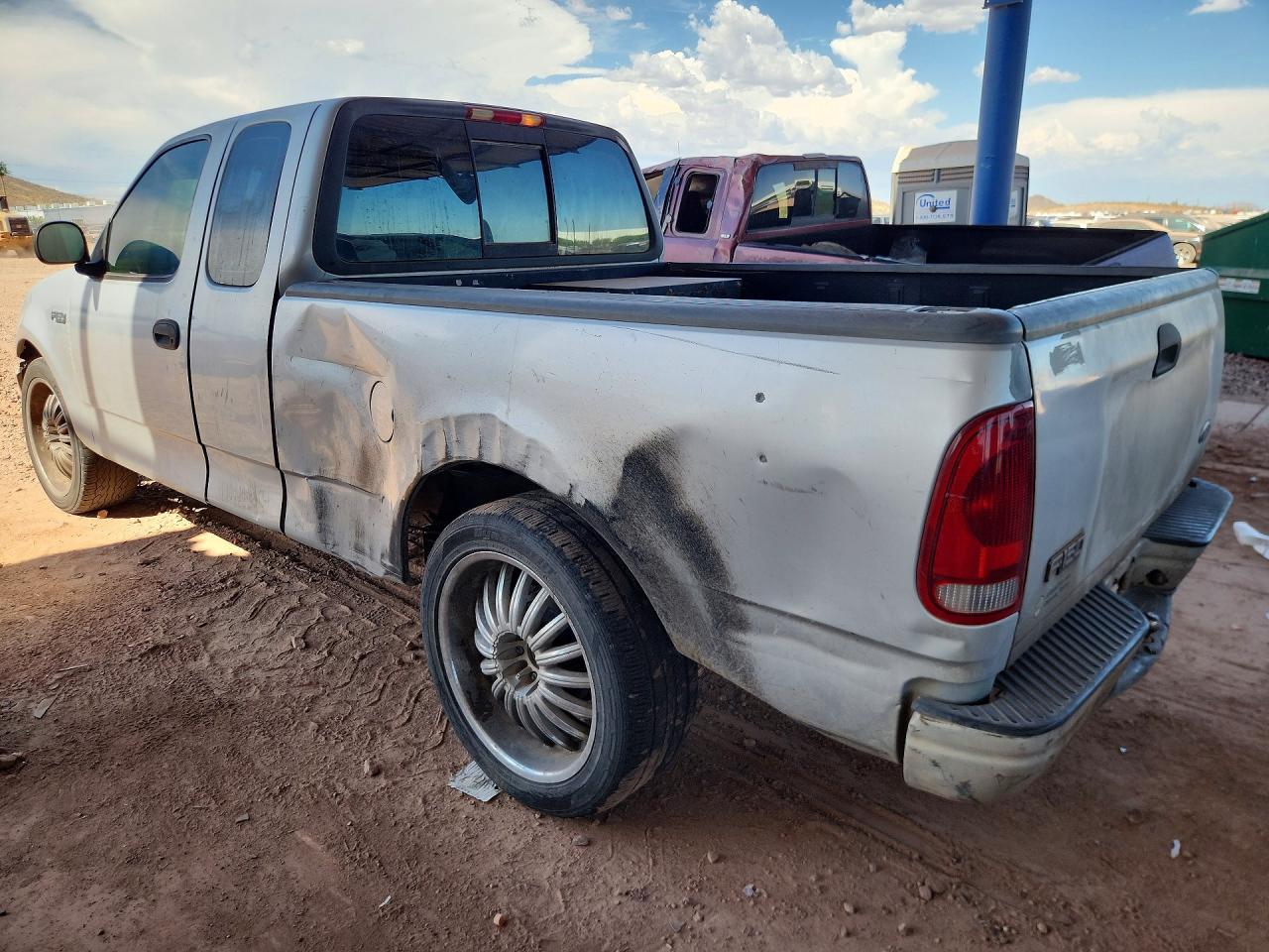 2000 Ford F150 Silver vin: 1FTZX1728YNA66472