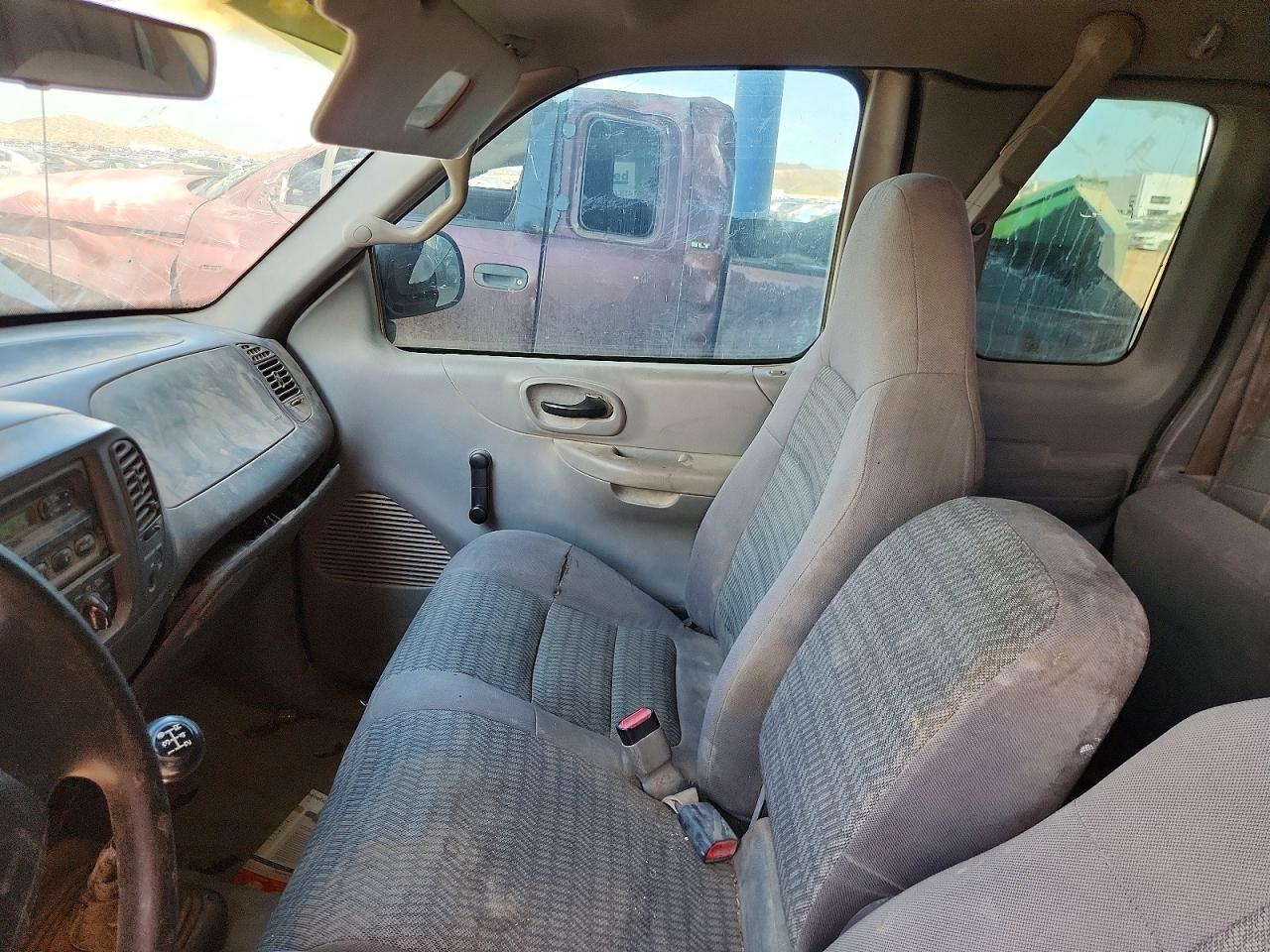 2000 Ford F150 Silver vin: 1FTZX1728YNA66472
