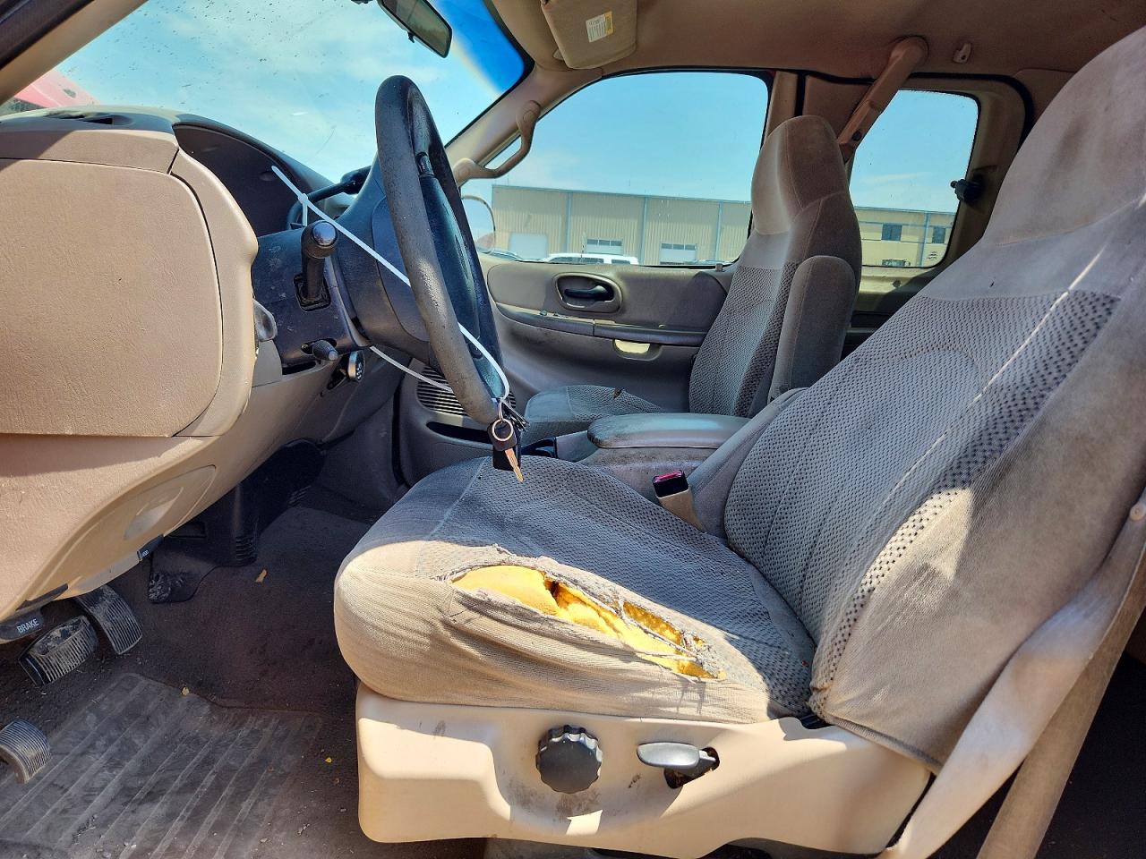 2000 Ford F150 Red vin: 1FTZX172XYNC17781