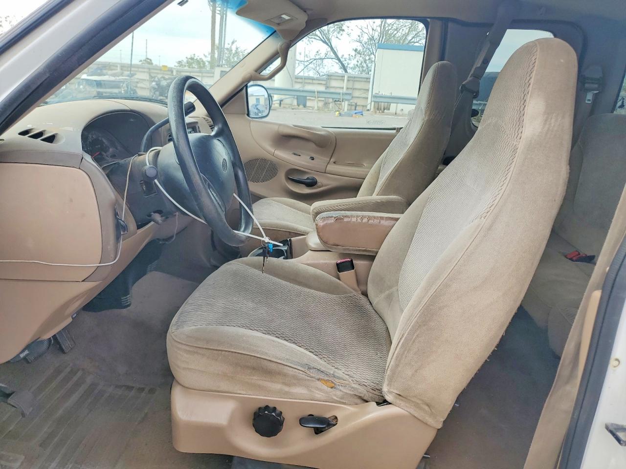 1998 Ford F150 White vin: 1FTZX17W5WNC41972