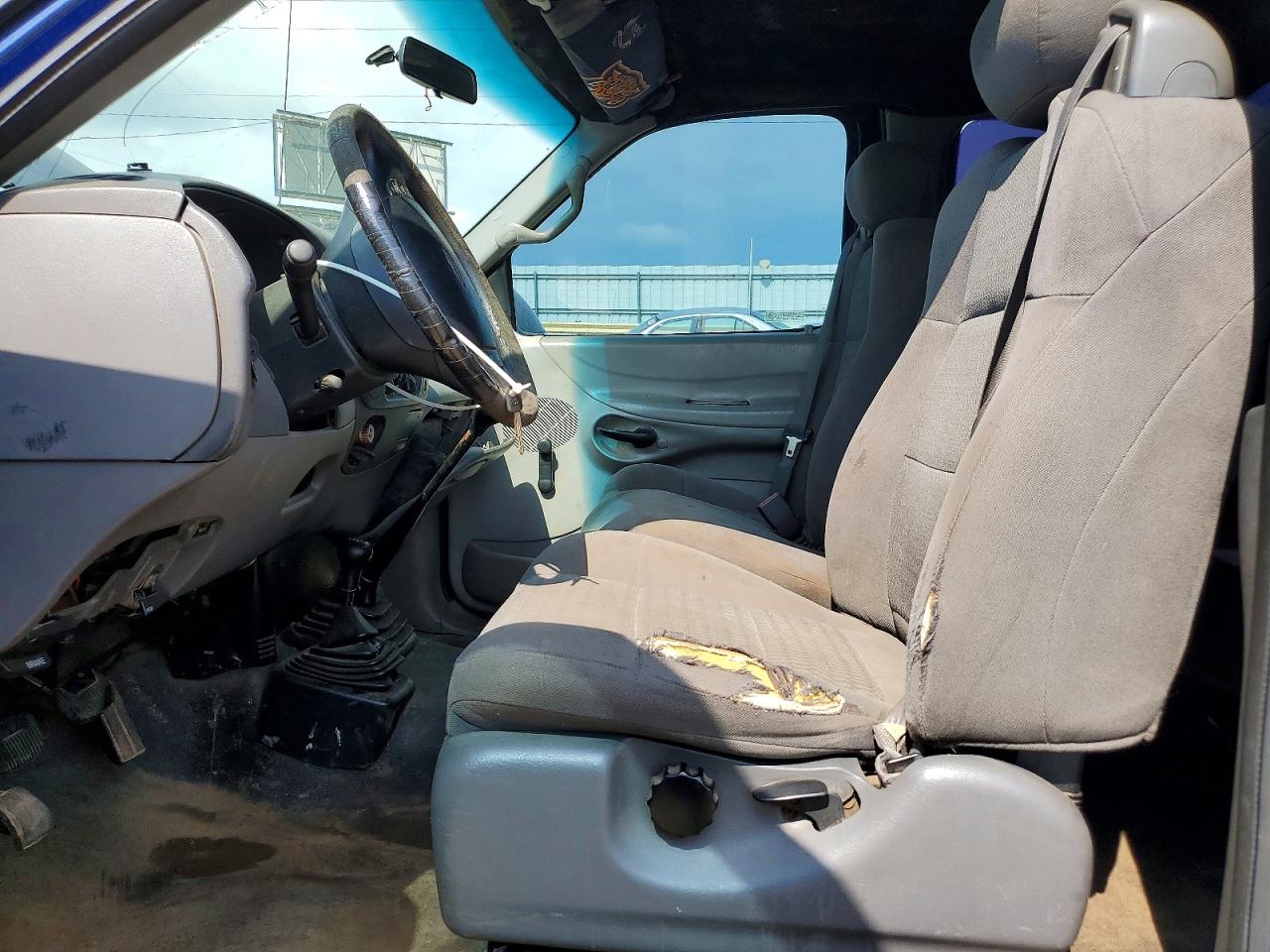 1998 Ford 150 Blue vin: 1FTZX186XWKB26011
