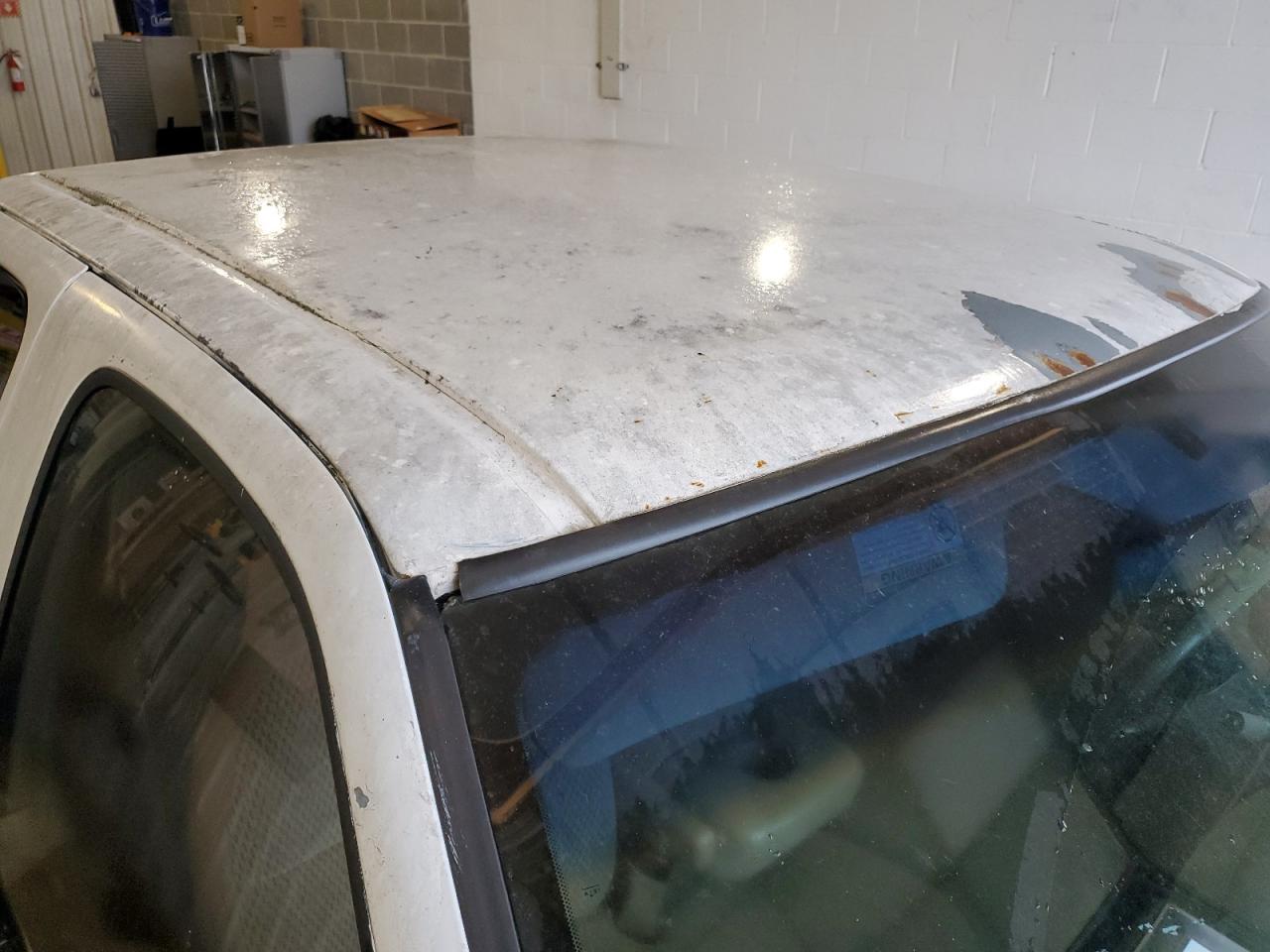1998 Ford F150 White vin: 1FTZX18W3WKB45547 Damage: Roof, Peeling, > 12 Inches