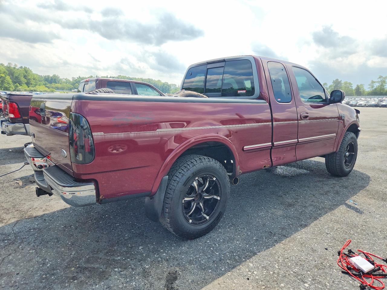 1998 Ford F150 Burgundy vin: 1FTZX18W5WNB50845