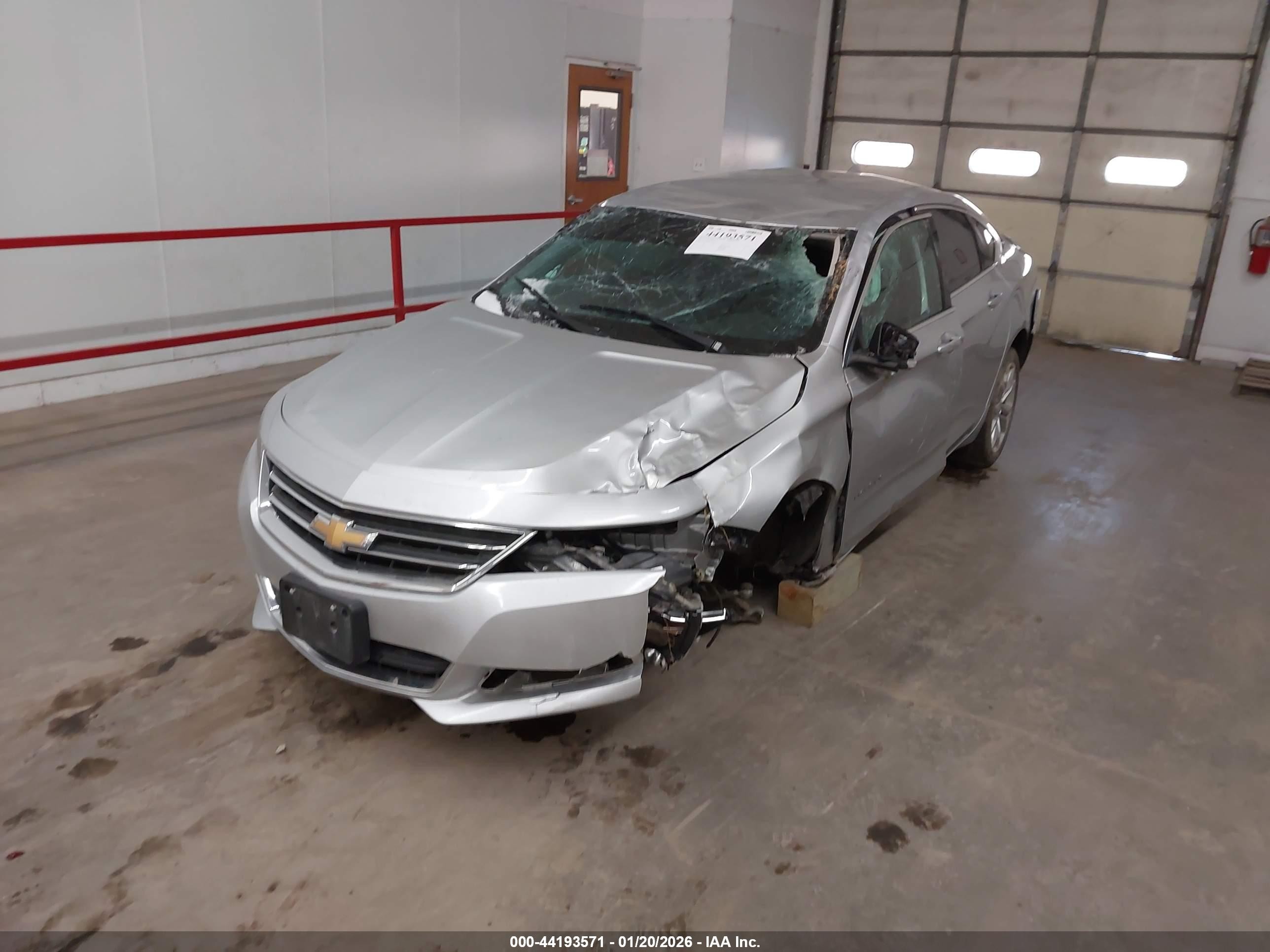 2017 Chevrolet Impala 1lt Серебряный vin: 1G1105S36HU197651