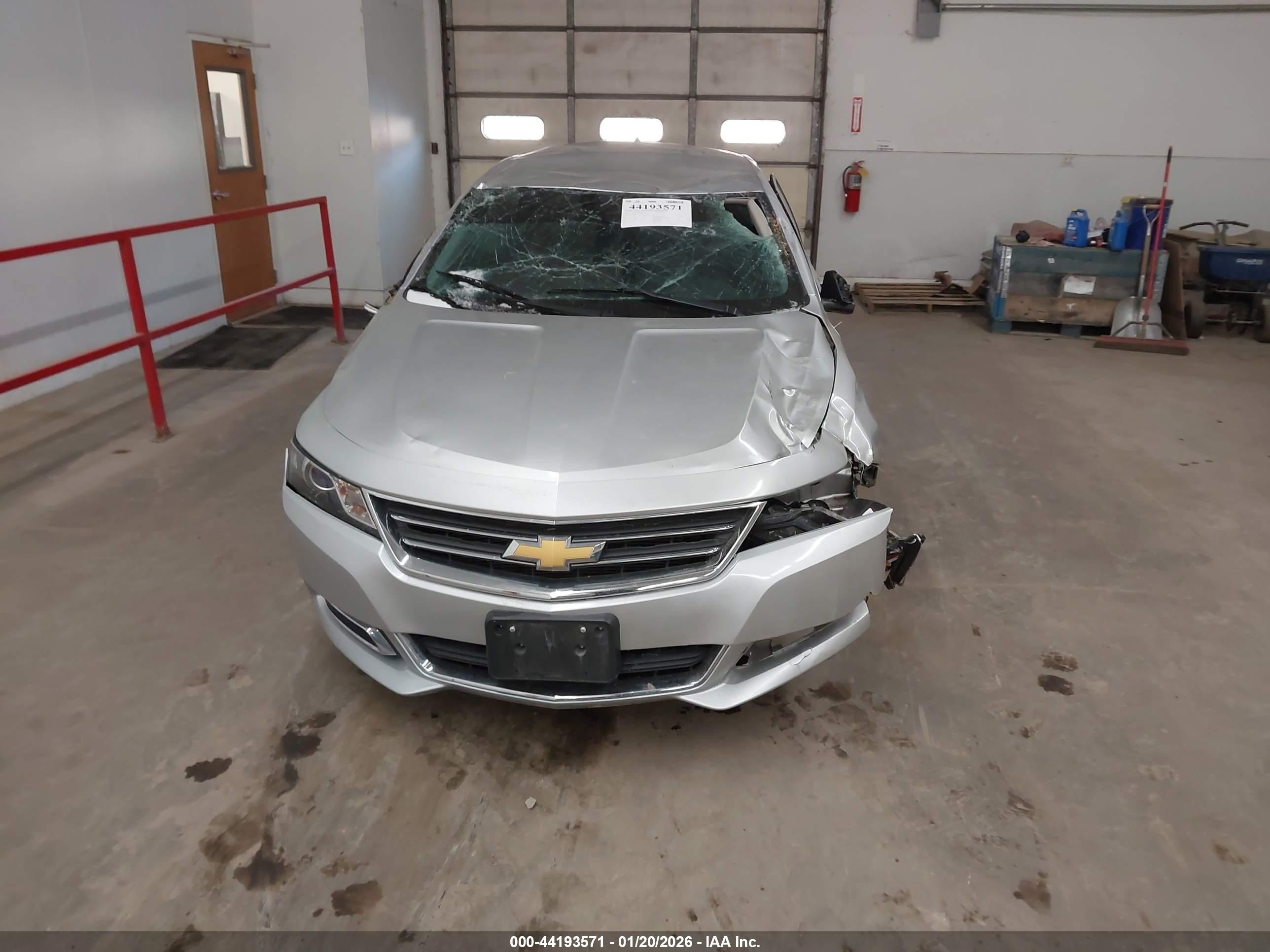 2017 Chevrolet Impala 1lt Серебряный vin: 1G1105S36HU197651
