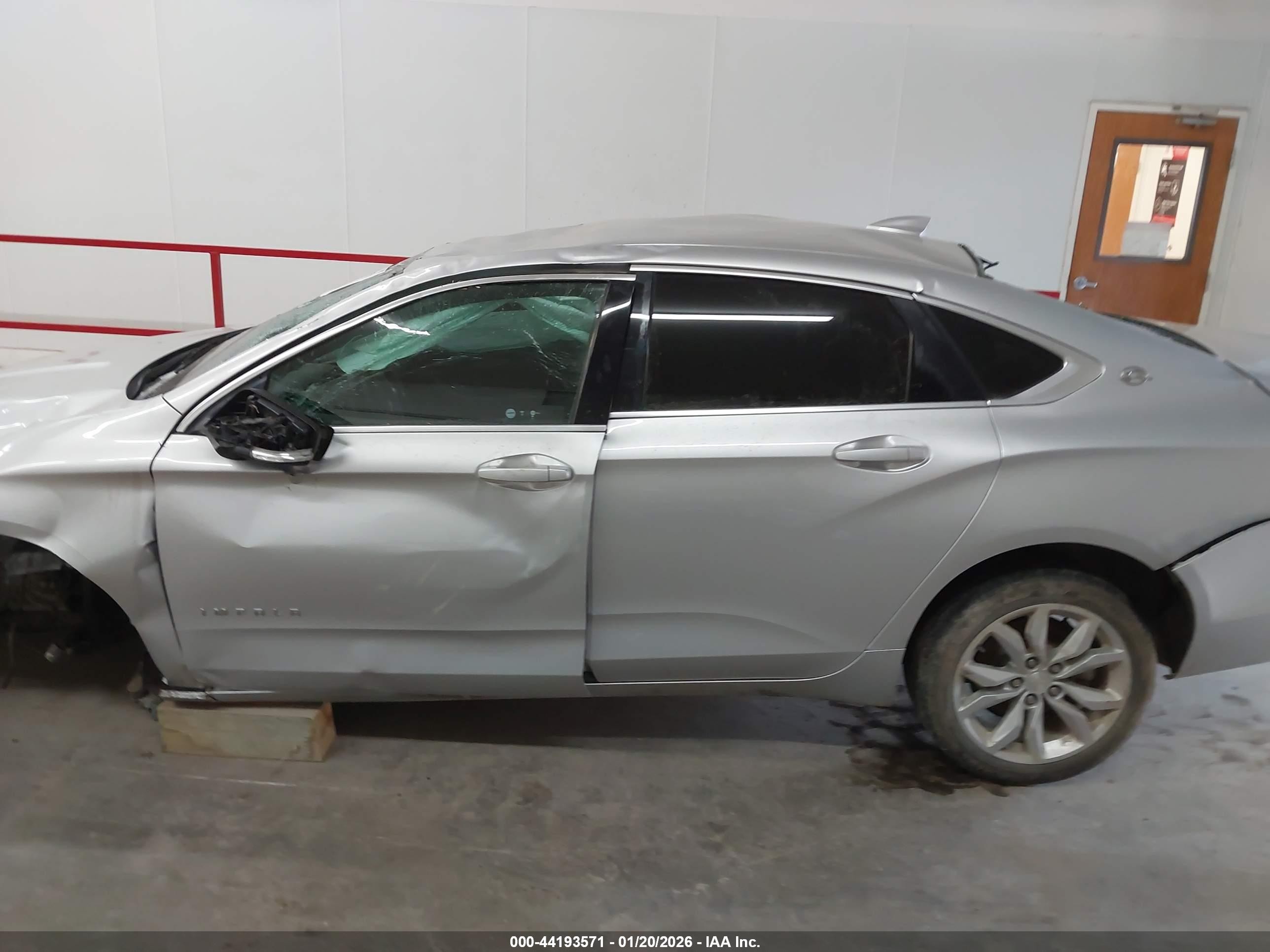 2017 Chevrolet Impala 1lt Серебряный vin: 1G1105S36HU197651