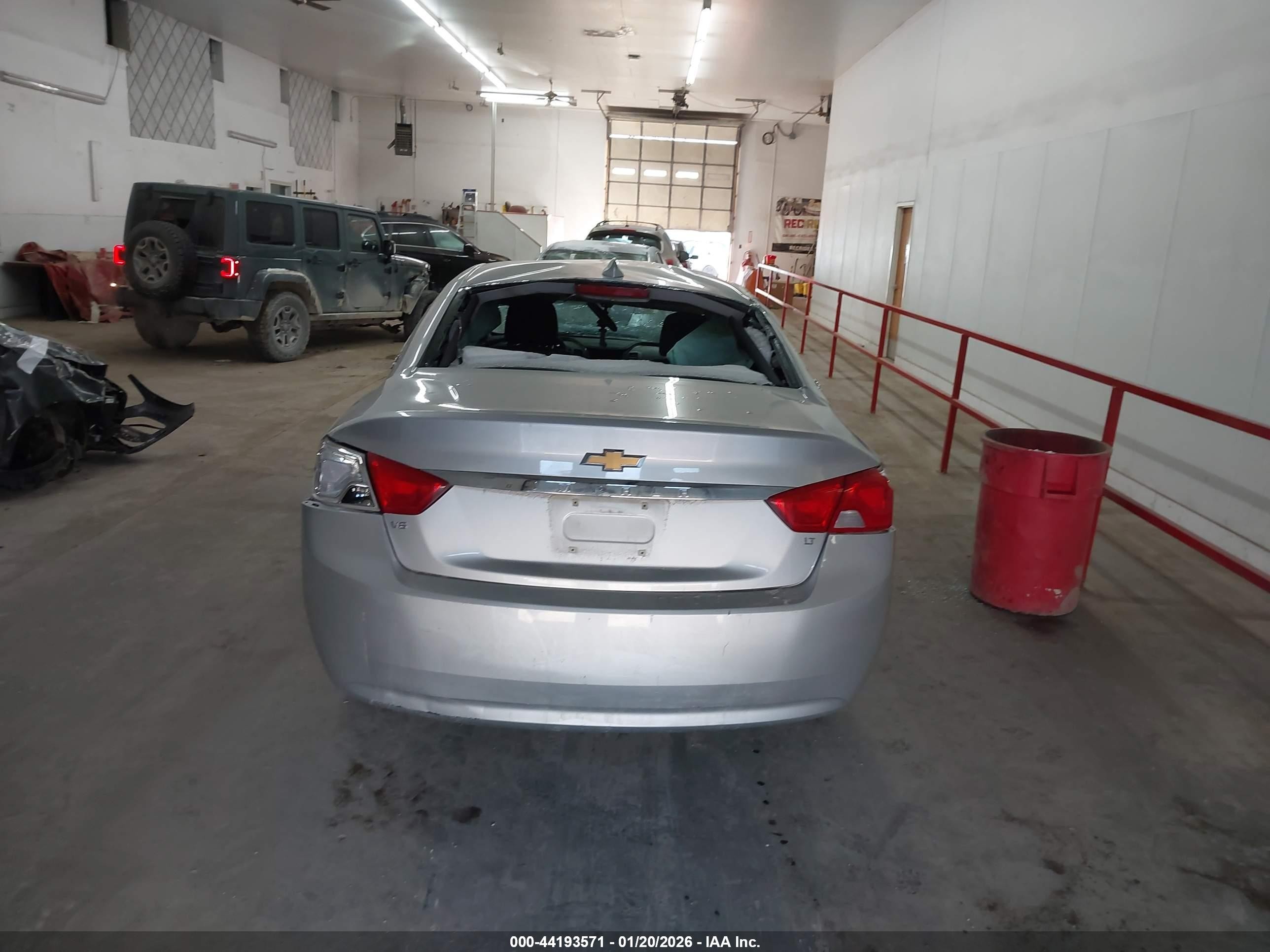 2017 Chevrolet Impala 1lt Серебряный vin: 1G1105S36HU197651