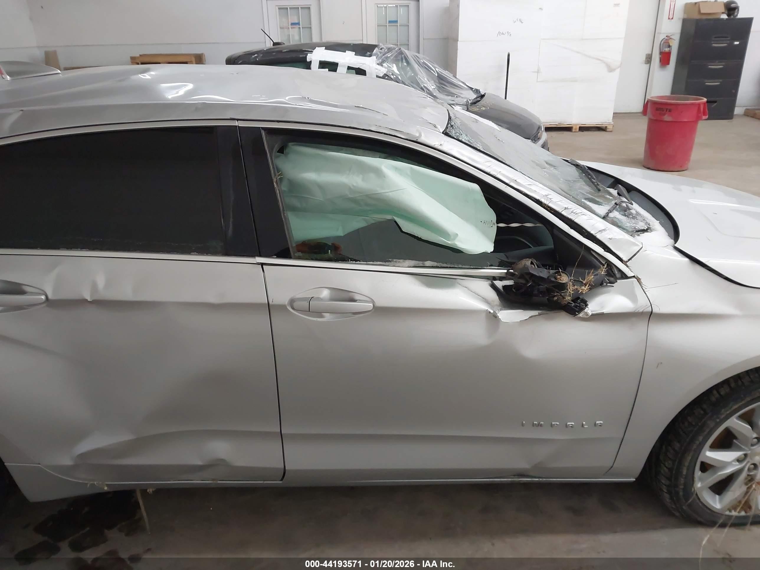 2017 Chevrolet Impala 1lt Серебряный vin: 1G1105S36HU197651