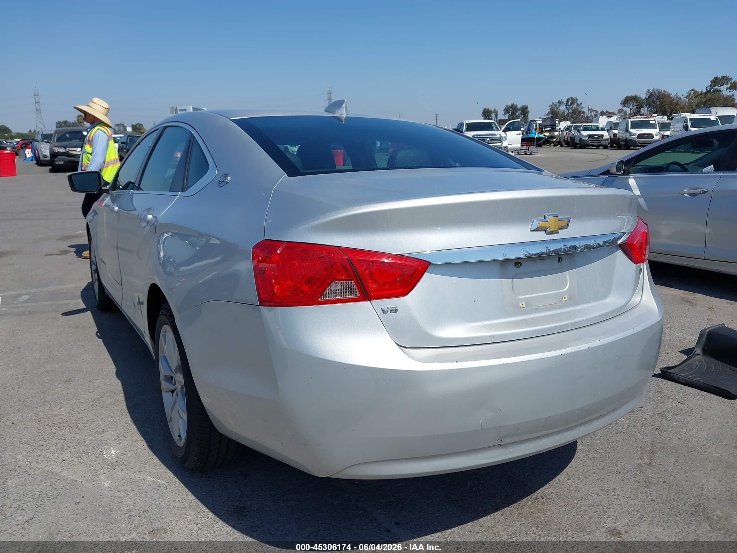 2017 Chevrolet Impala 1lt Серебряный vin: 1G1105S3XHU199628