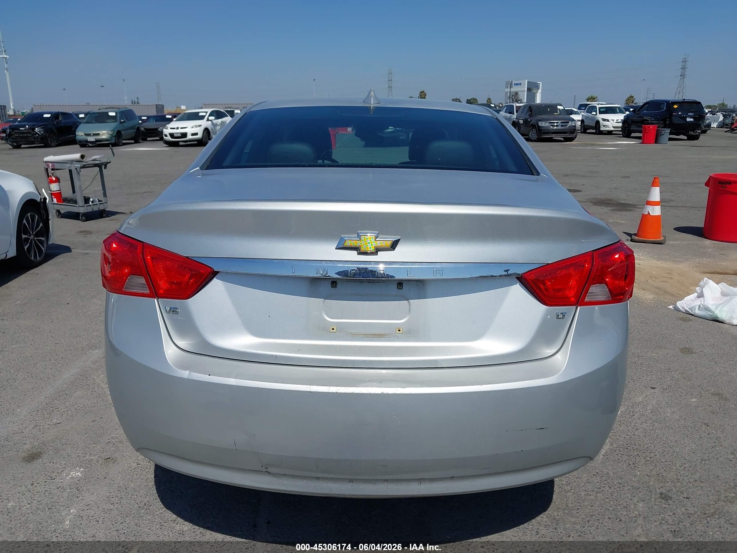 2017 Chevrolet Impala 1lt Серебряный vin: 1G1105S3XHU199628