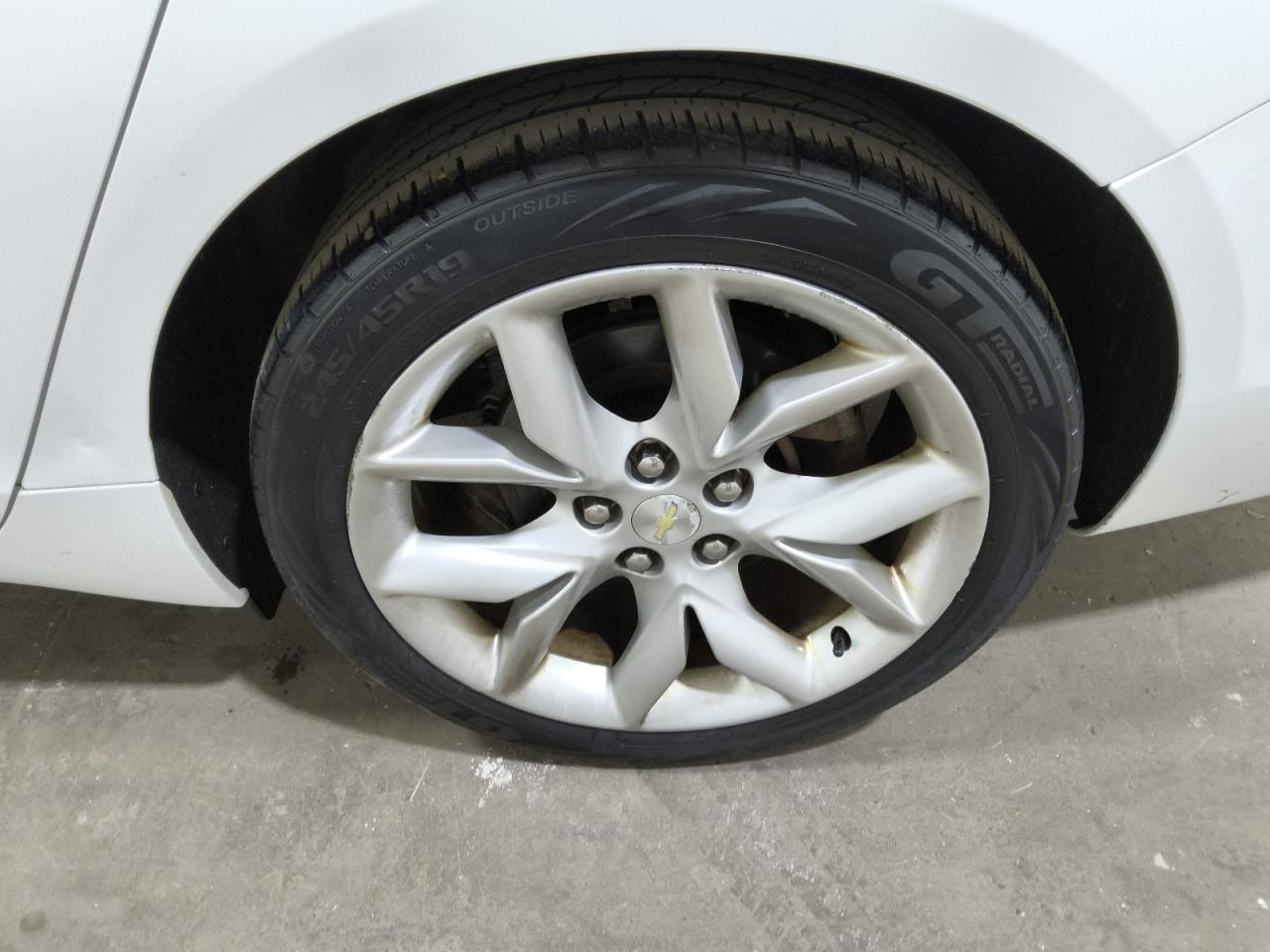 2014 Chevrolet Impala Lt White vin: 1G1125S31EU123009 Damage: Left Rear Wheel, Curb Rash, > 12 Inches