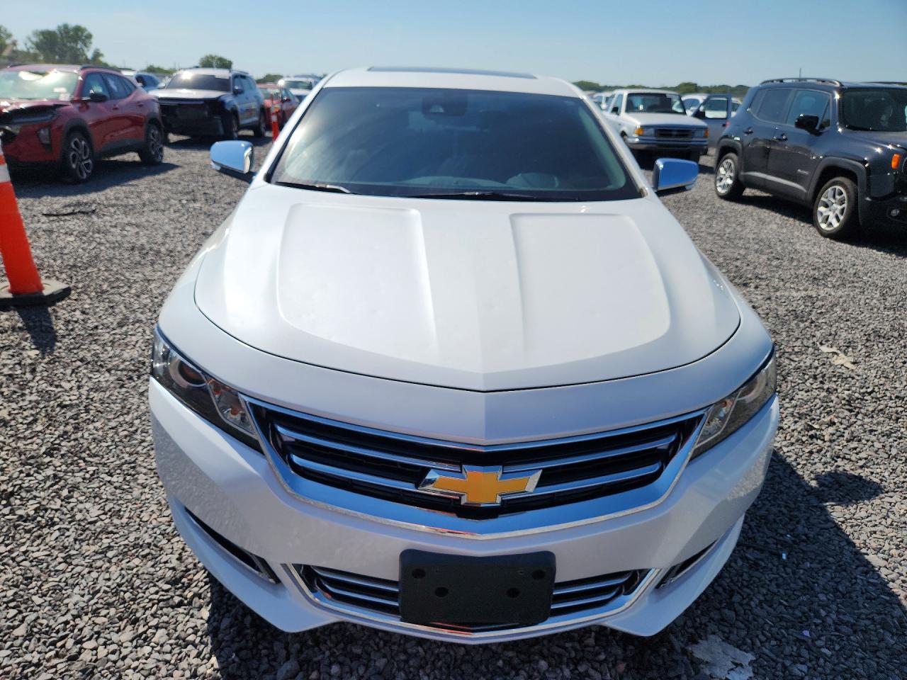 2017 Chevrolet Impala Premier Белый vin: 1G1145S32HU150198