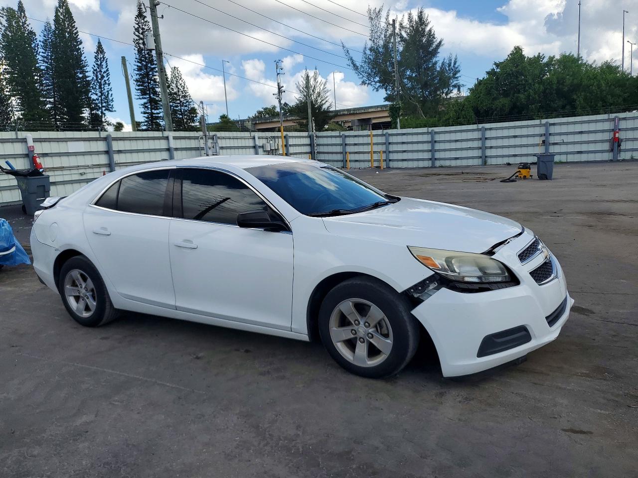2013 Chevrolet Malibu Ls Белый vin: 1G11A5SA0DF189586