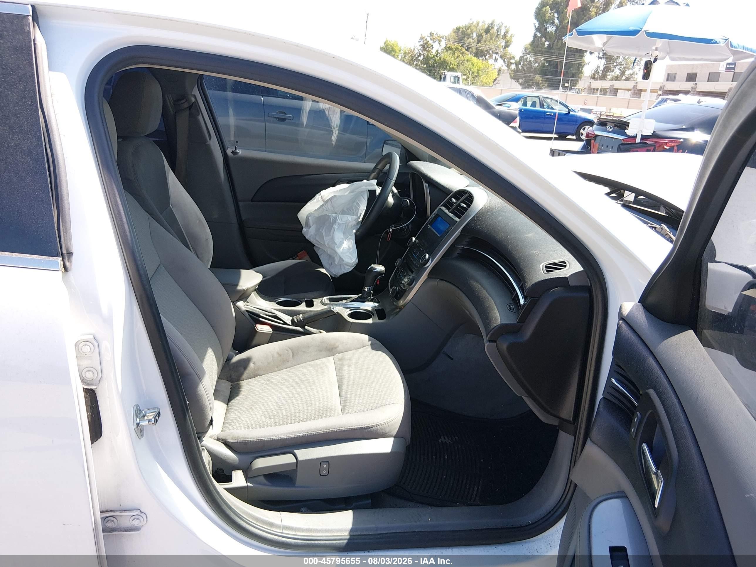 2015 Chevrolet Malibu 1fl White vin: 1G11A5SL0FF288395