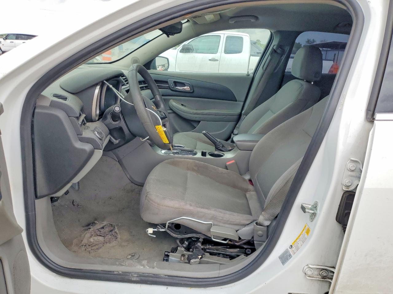 2015 Chevrolet Malibu Ls White vin: 1G11A5SL1FF257897