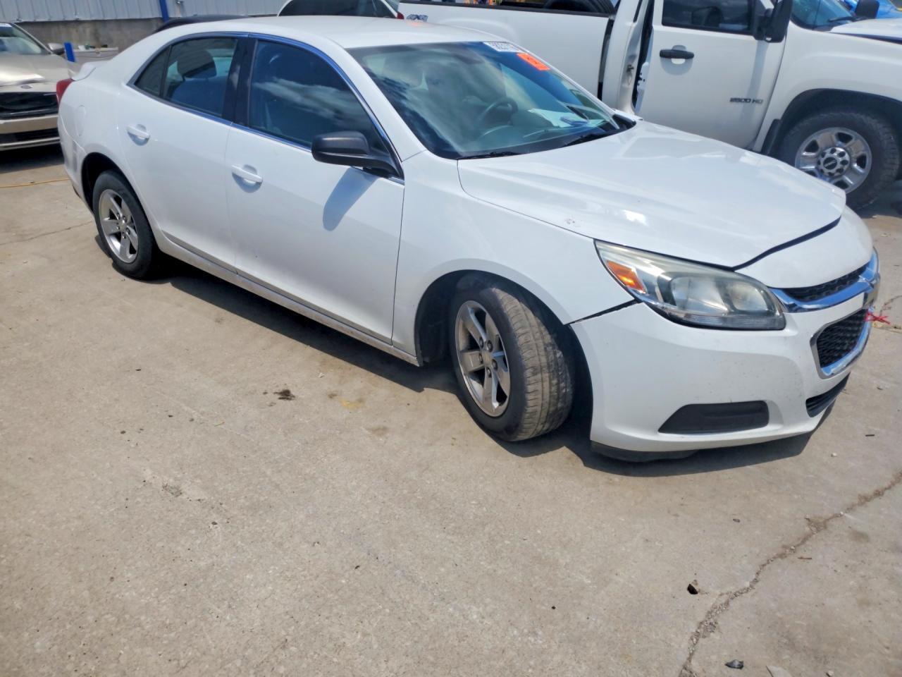 2015 Chevrolet Malibu Ls White vin: 1G11A5SL1FF270164