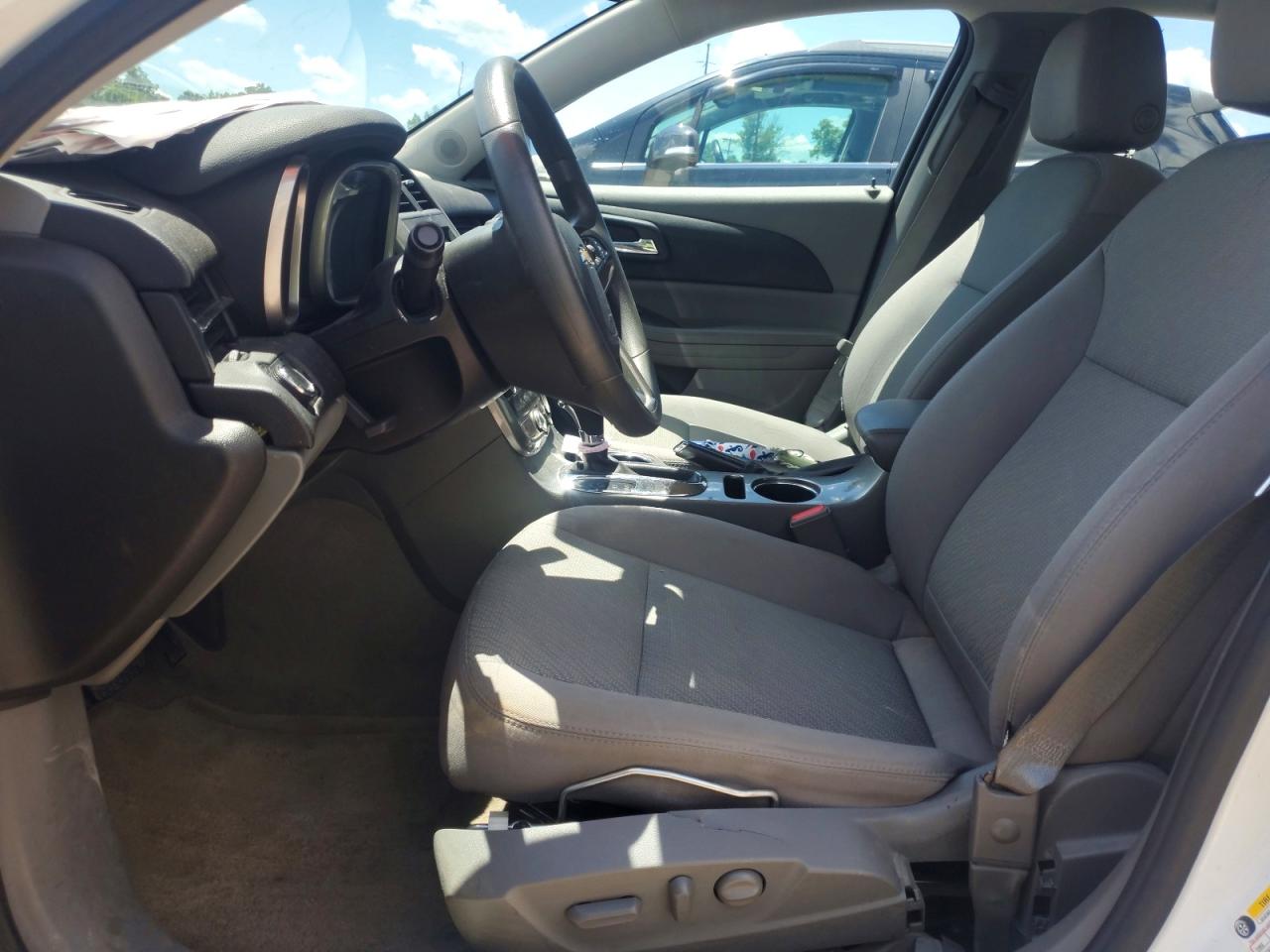 2015 Chevrolet Malibu Ls White vin: 1G11A5SL1FF270164