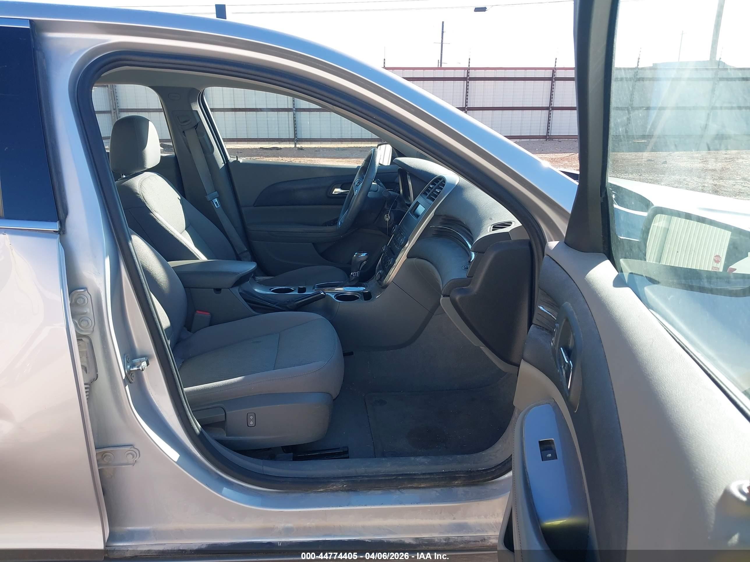 2015 Chevrolet Malibu 1fl Silver vin: 1G11A5SL4FF114717