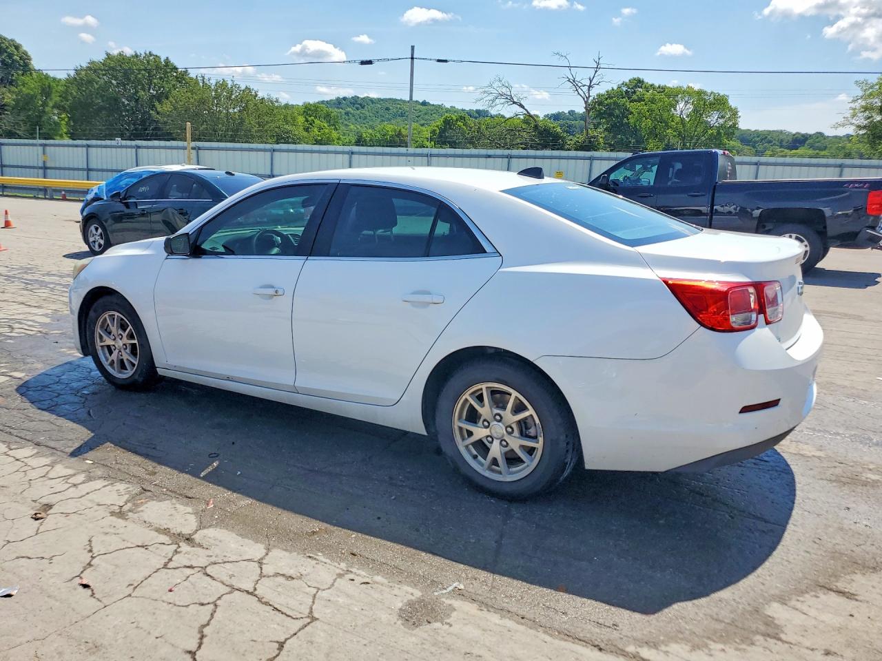 2014 Chevrolet Malibu Ls Белый vin: 1G11A5SL7EF240374