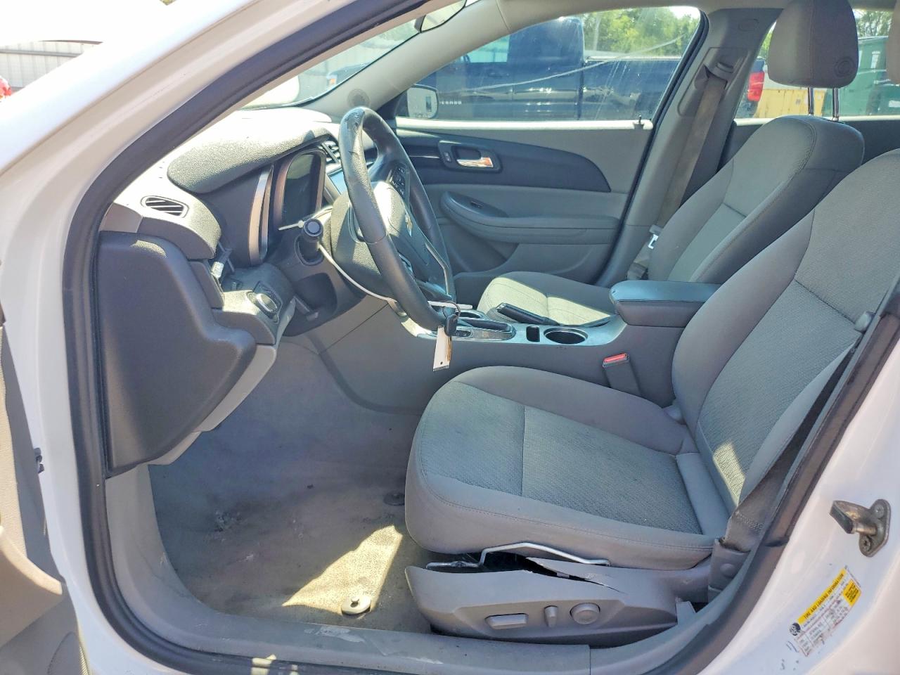 2014 Chevrolet Malibu Ls Белый vin: 1G11A5SL7EF240374