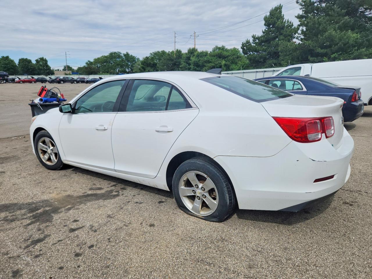 2015 Chevrolet Malibu Ls Белый vin: 1G11A5SL8FU132617