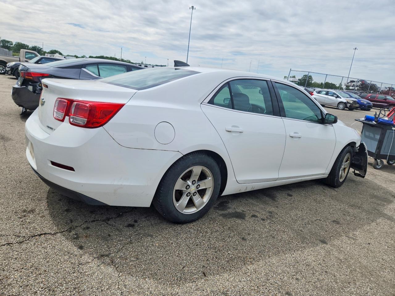 2015 Chevrolet Malibu Ls Белый vin: 1G11A5SL8FU132617