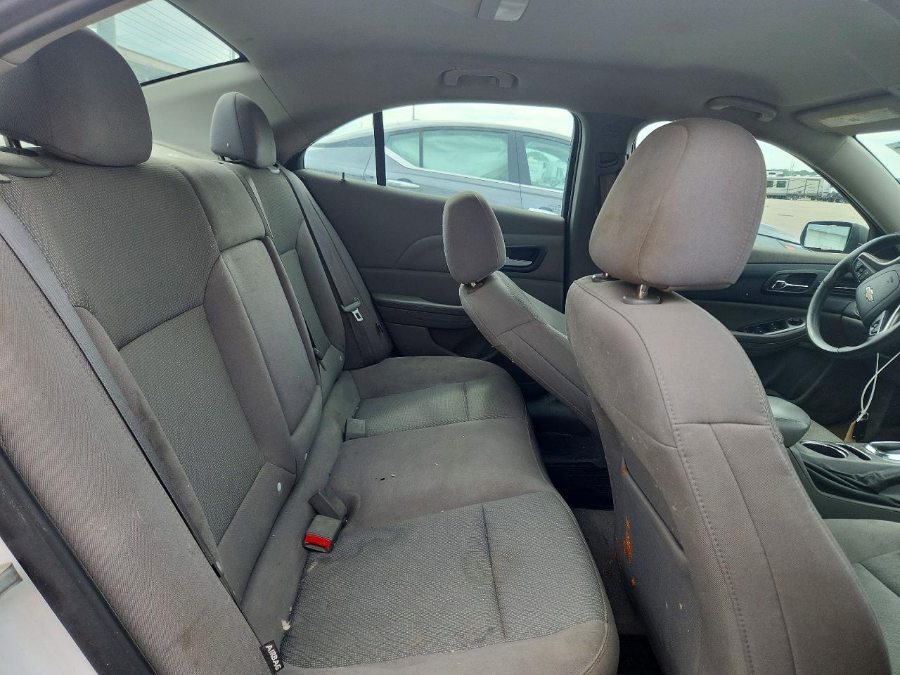 2015 Chevrolet Malibu Ls Белый vin: 1G11A5SL8FU132617