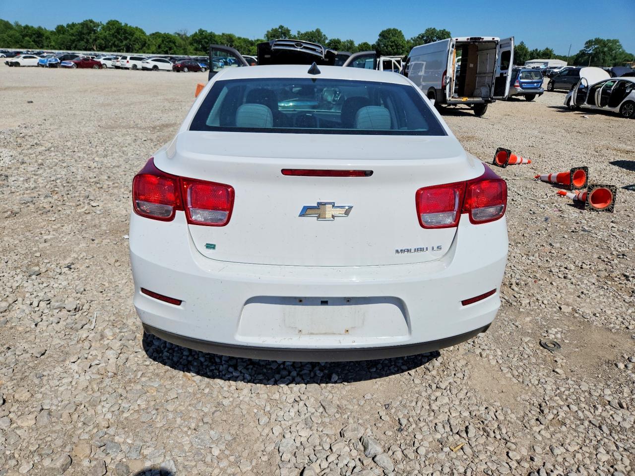 2015 Chevrolet Malibu Ls White vin: 1G11A5SLXFU101756