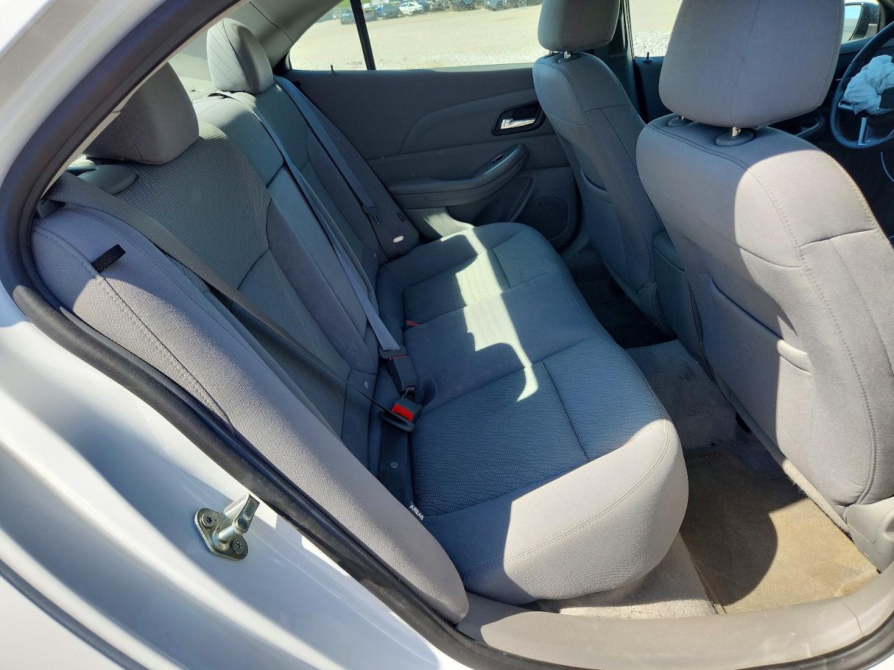 2015 Chevrolet Malibu Ls White vin: 1G11A5SLXFU101756