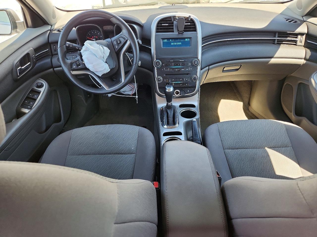 2015 Chevrolet Malibu Ls White vin: 1G11A5SLXFU101756