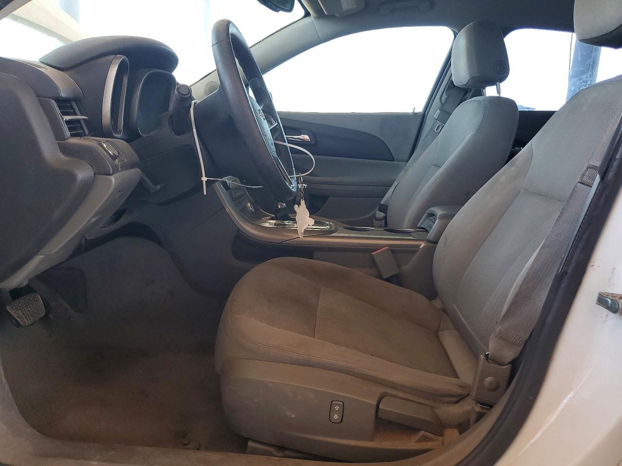 2013 Chevrolet Malibu Ls White vin: 1G11B5SA0DF131510