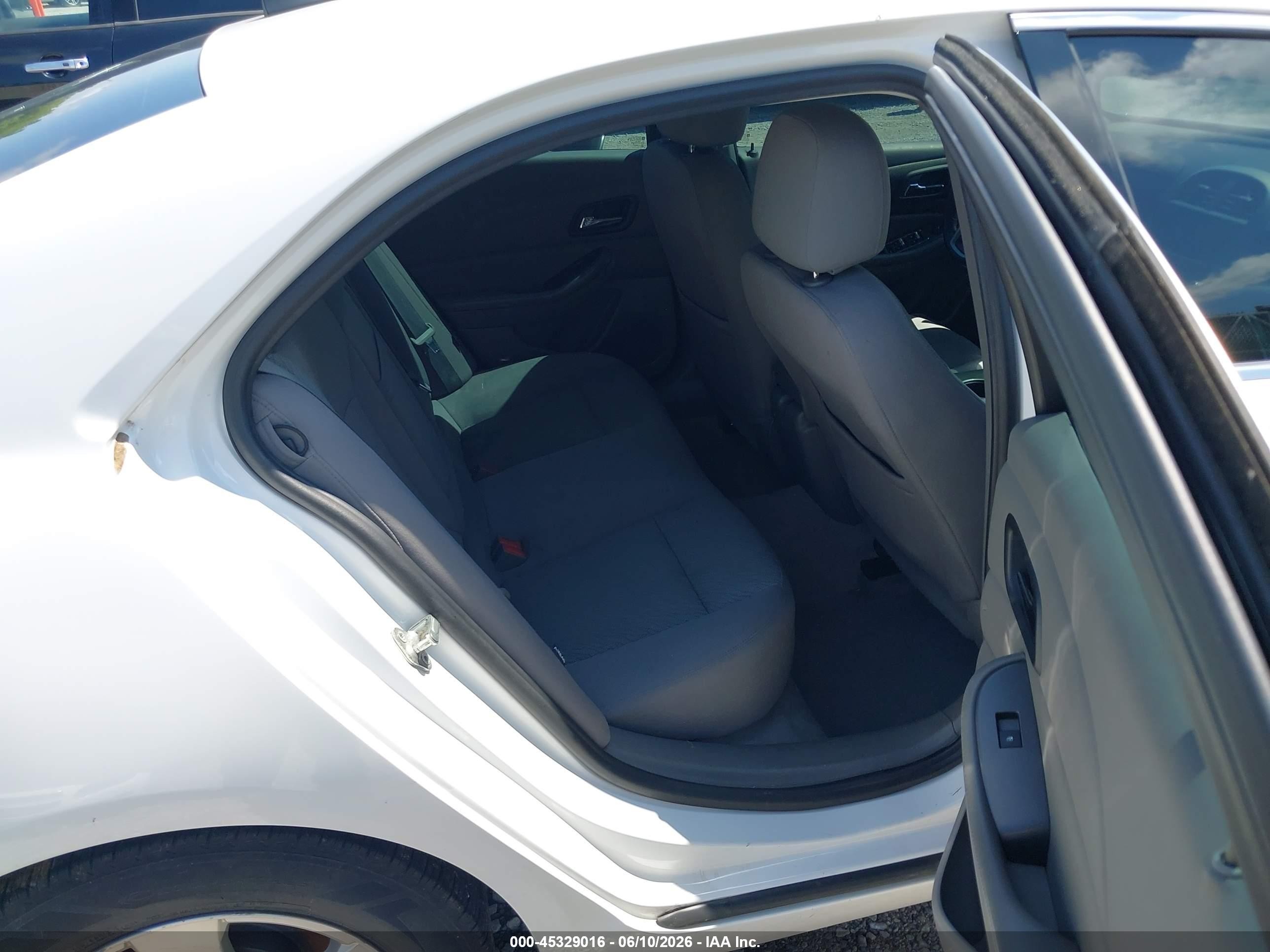 2013 Chevrolet Malibu 1ls White vin: 1G11B5SA0DF152311