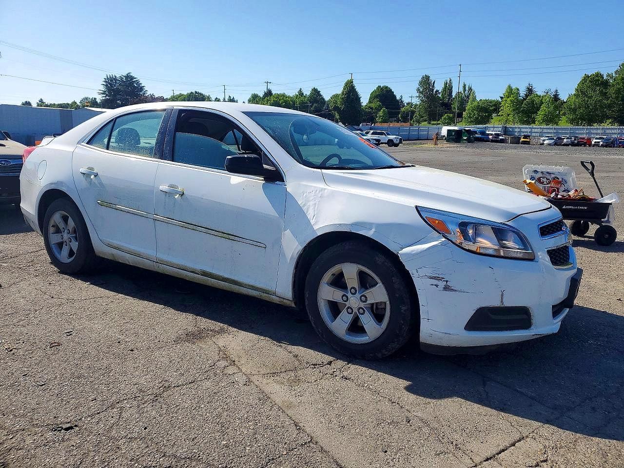 2013 Chevrolet Malibu Ls Белый vin: 1G11B5SA2DF182636