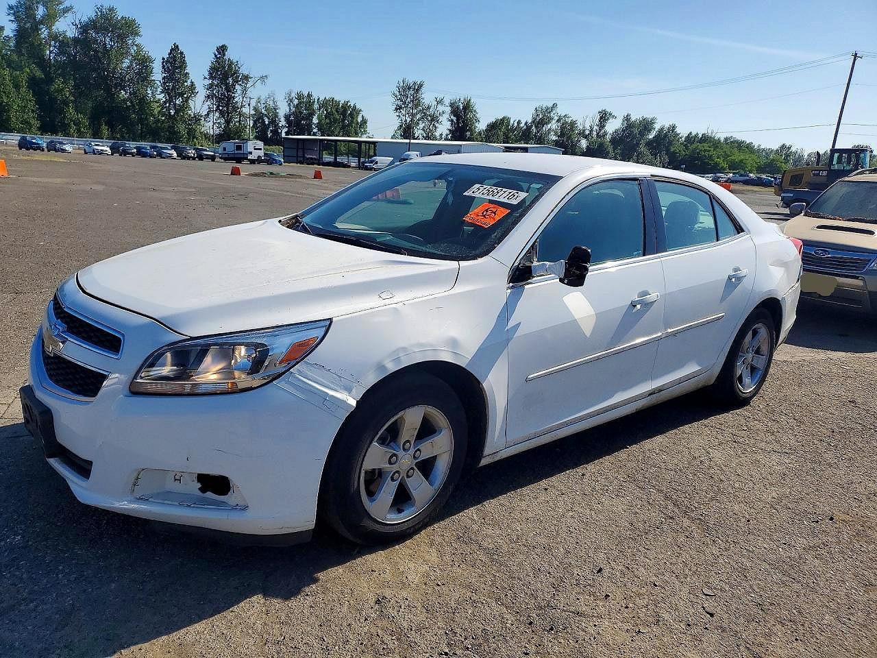 2013 Chevrolet Malibu Ls White vin: 1G11B5SA2DF182636