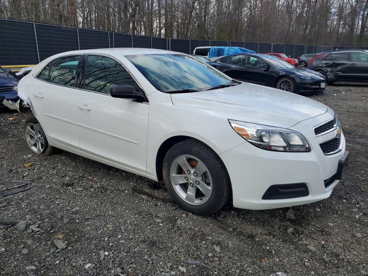 2013 Chevrolet Malibu Ls White vin: 1G11B5SA4DF358795