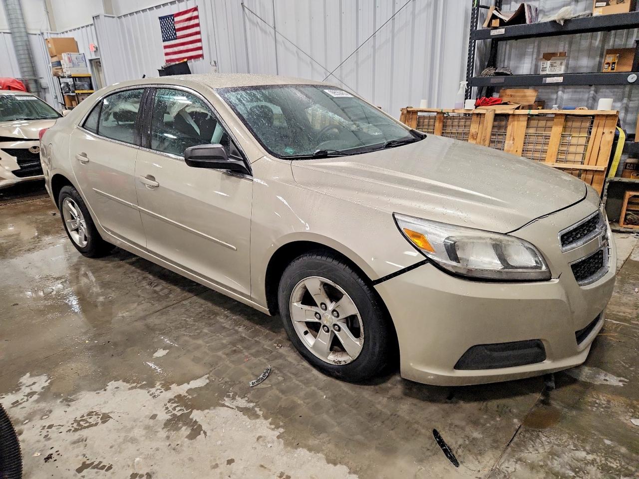 2013 Chevrolet Malibu Ls Gold vin: 1G11B5SA5DF143619