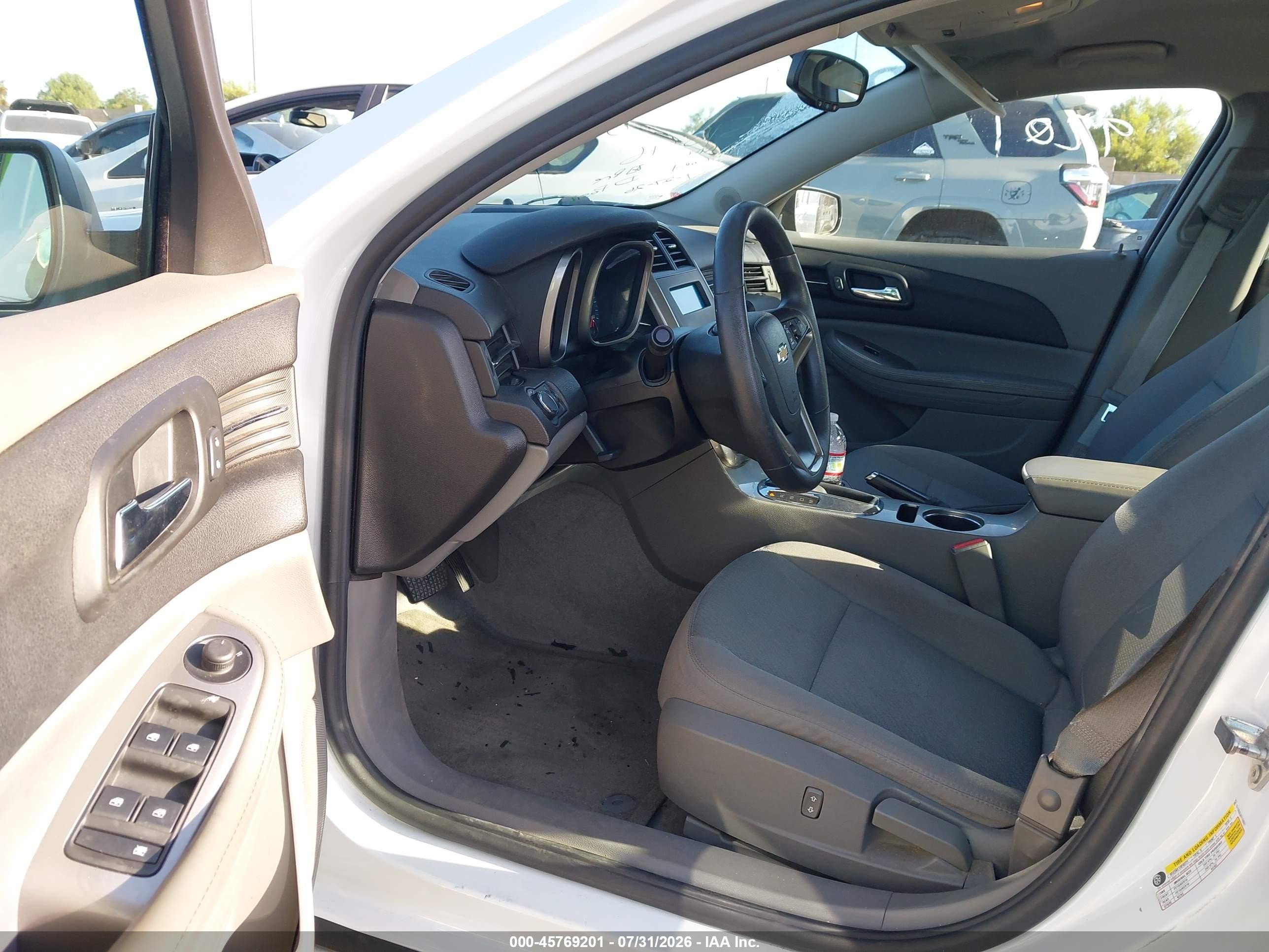 2015 Chevrolet Malibu Ls White vin: 1G11B5SL0FF129521