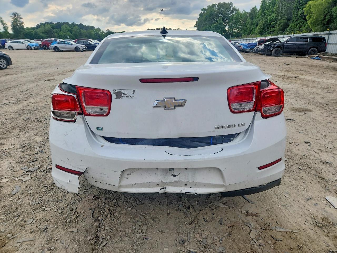2015 Chevrolet Malibu Ls White vin: 1G11B5SL0FF235077