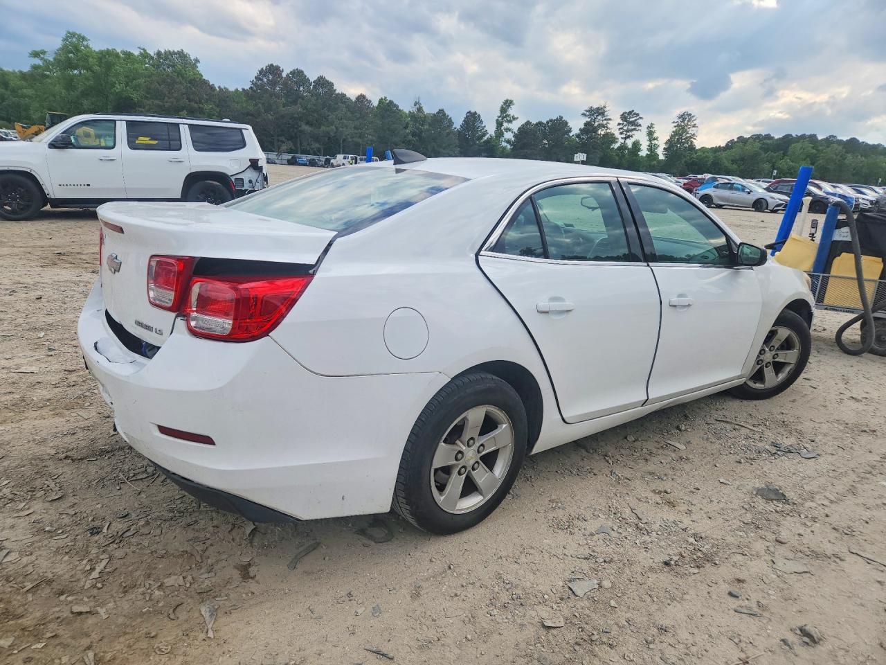 2015 Chevrolet Malibu Ls White vin: 1G11B5SL0FF235077