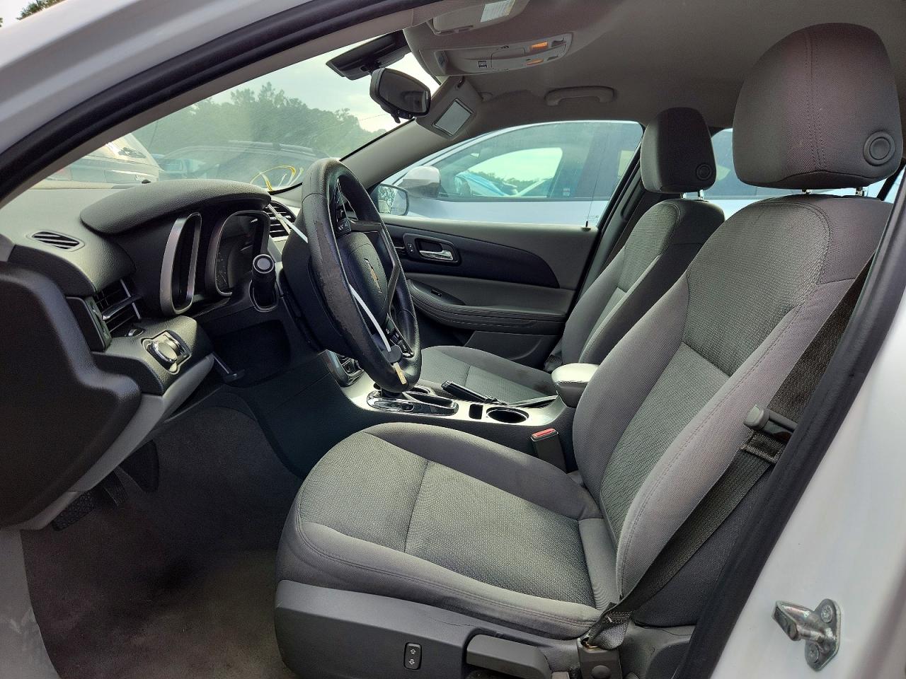 2015 Chevrolet Malibu Ls White vin: 1G11B5SL0FF235077