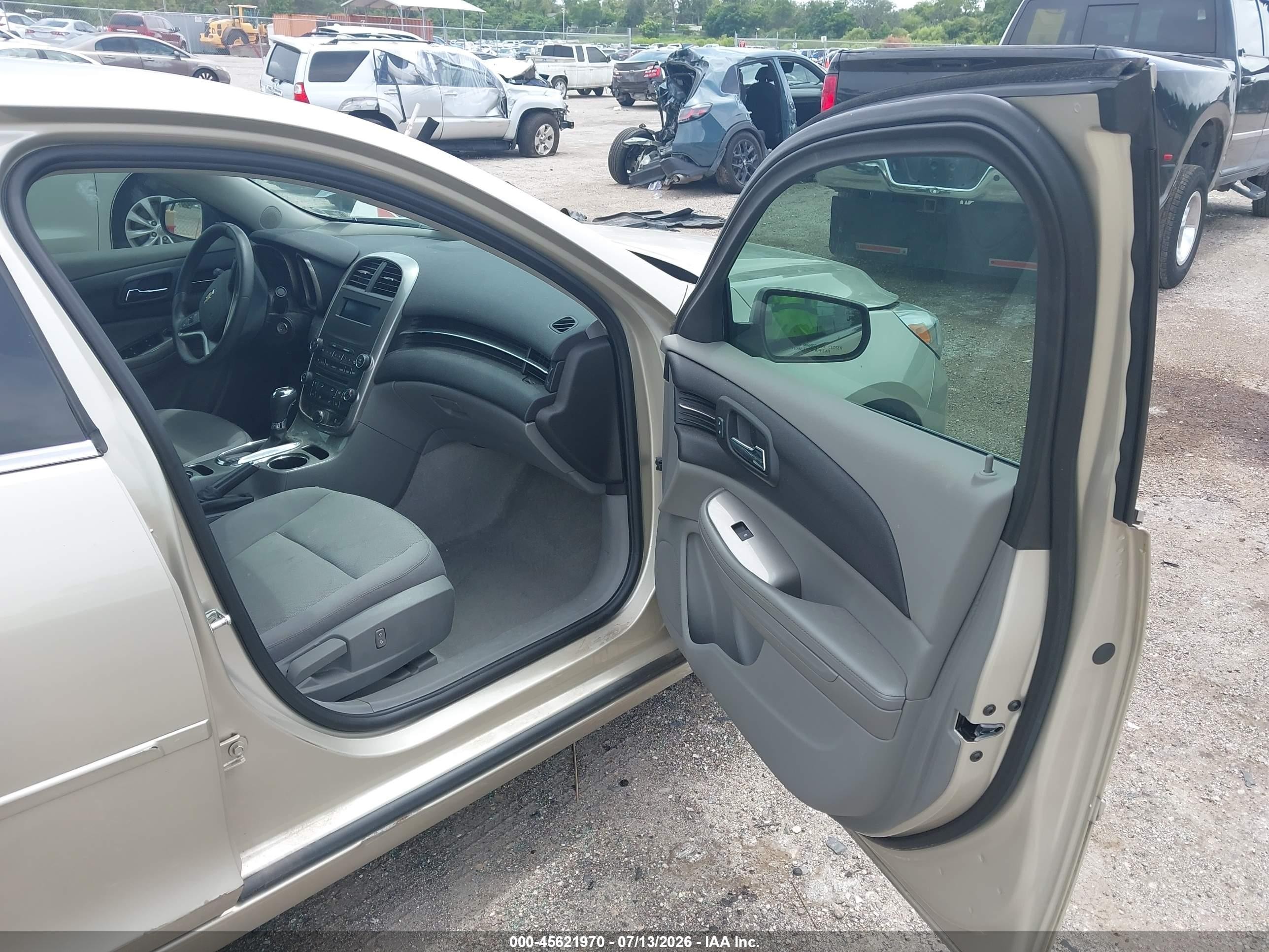 2015 Chevrolet Malibu Ls Gold vin: 1G11B5SL0FF350844
