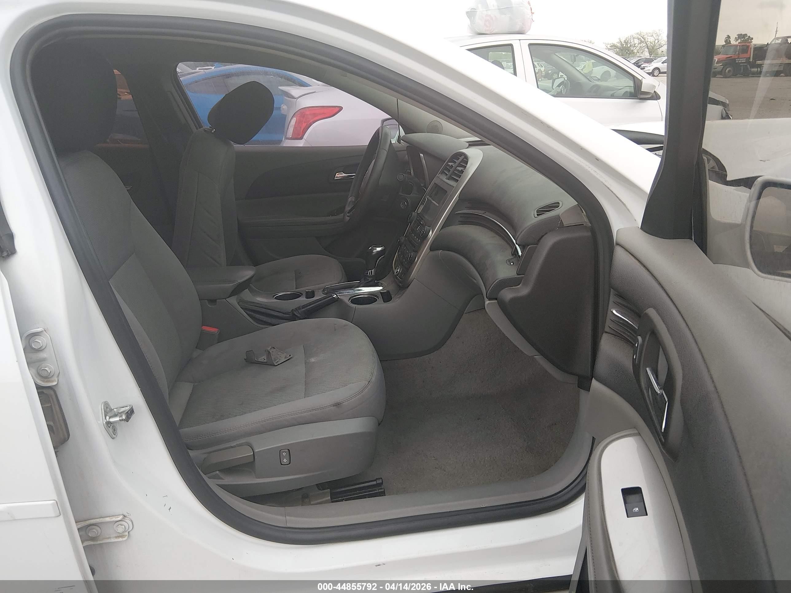 2015 Chevrolet Malibu Ls White vin: 1G11B5SL0FF352156