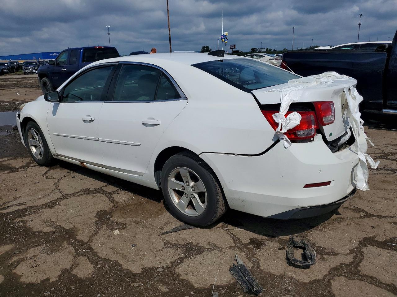 2015 Chevrolet Malibu Ls White vin: 1G11B5SL1FF138003