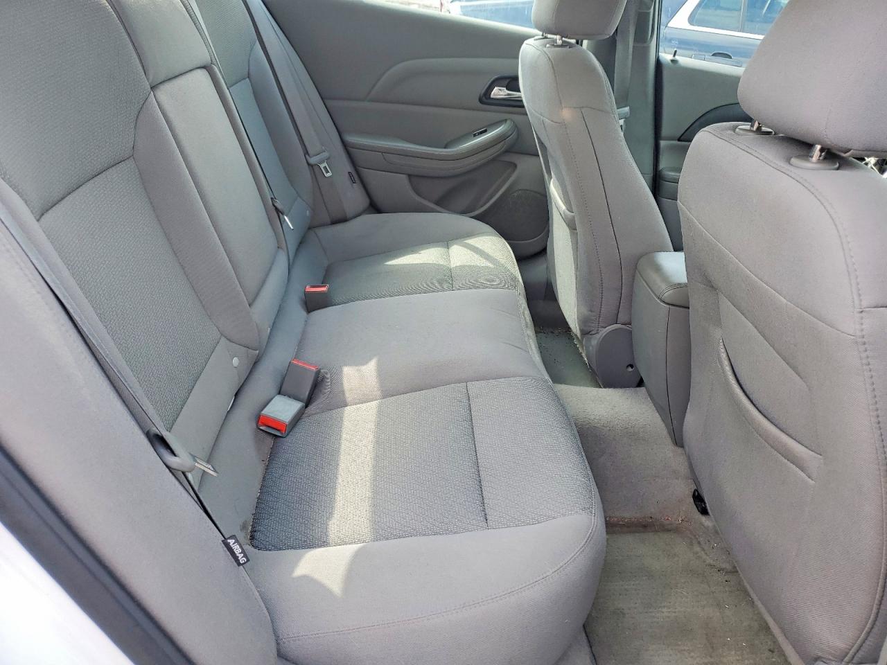 2015 Chevrolet Malibu Ls White vin: 1G11B5SL1FF138003