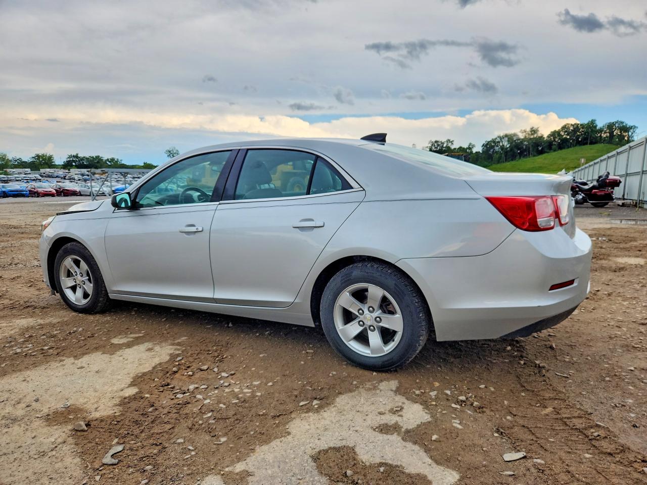 2015 Chevrolet Malibu Ls Серебряный vin: 1G11B5SL1FF249098