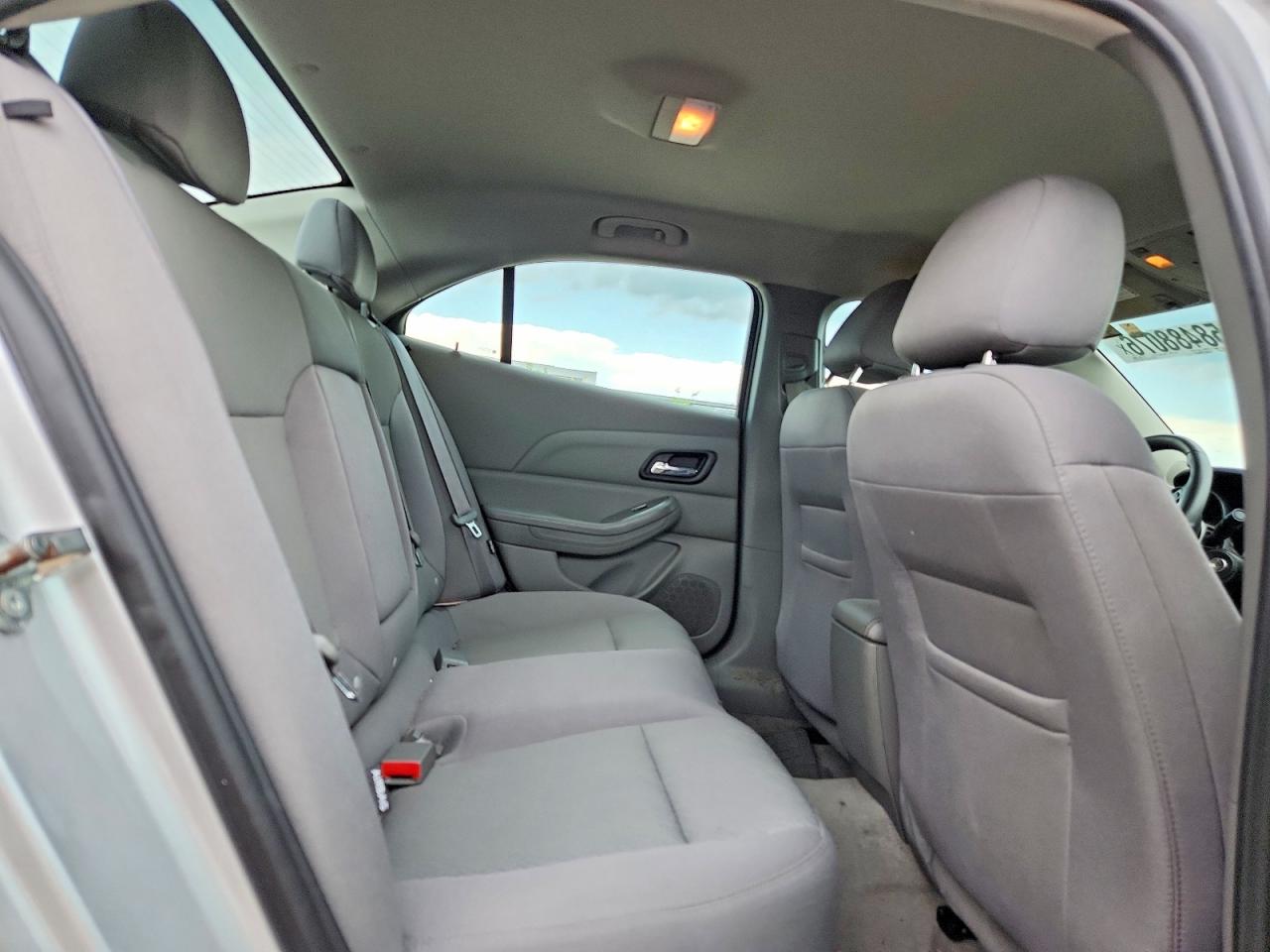 2015 Chevrolet Malibu Ls Серебряный vin: 1G11B5SL1FF249098