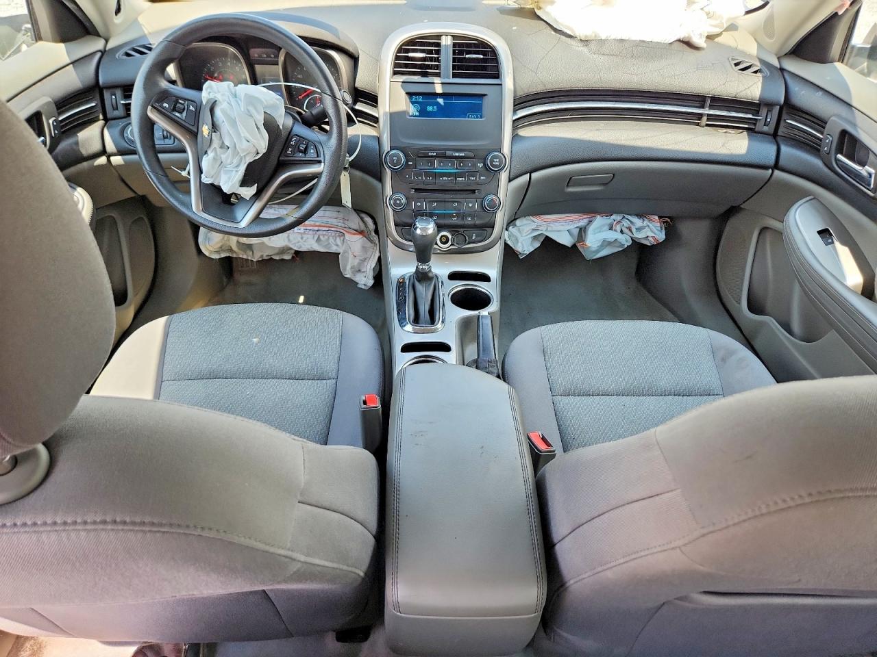 2015 Chevrolet Malibu Ls Серебряный vin: 1G11B5SL2FF103681