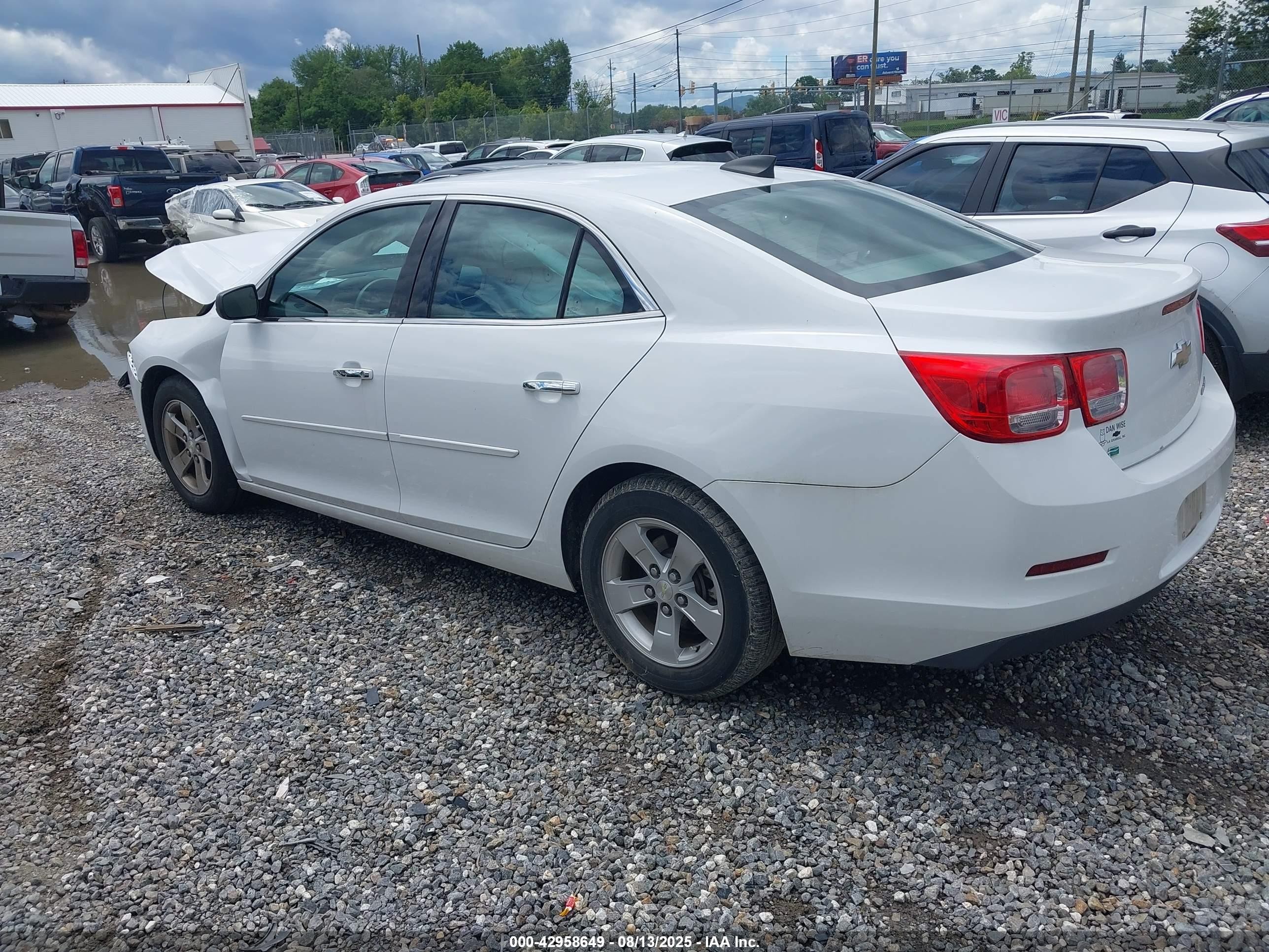 2015 Chevrolet Malibu Ls White vin: 1G11B5SL2FF194936