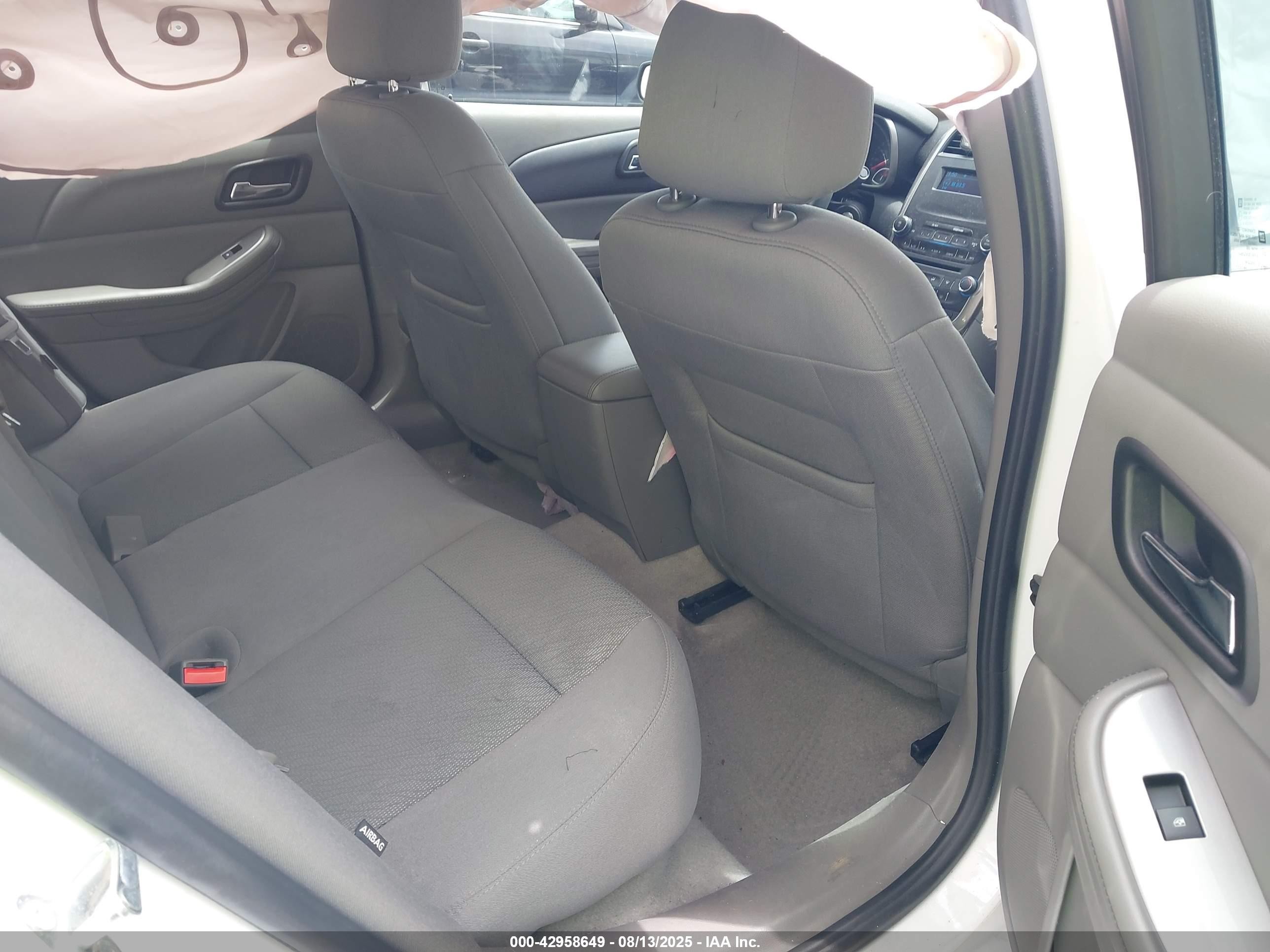 2015 Chevrolet Malibu Ls White vin: 1G11B5SL2FF194936