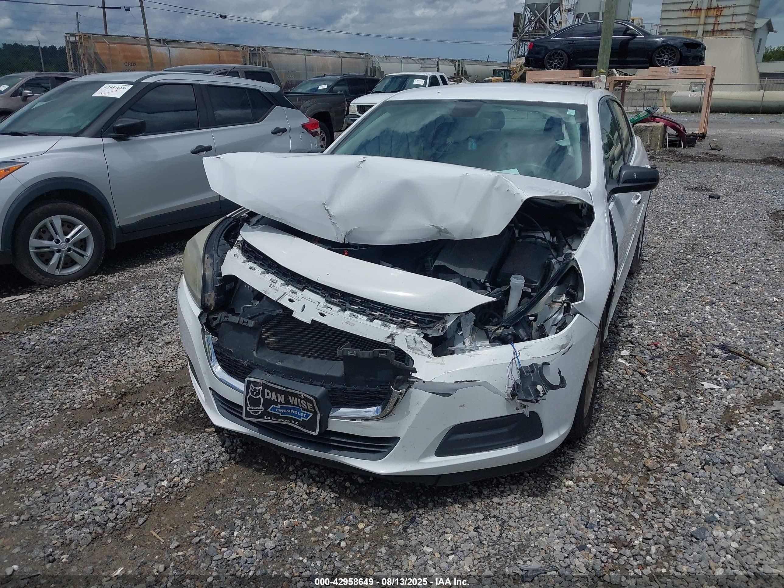 2015 Chevrolet Malibu Ls White vin: 1G11B5SL2FF194936